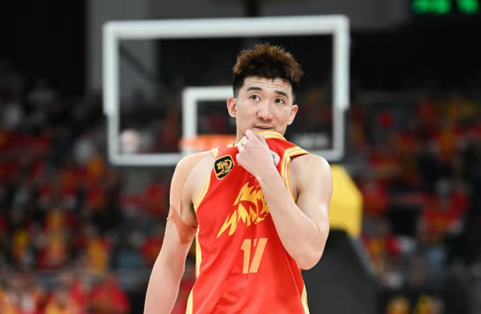 费德勒连续十二场比赛得分超过险胜，法国队不断突破！引发球迷热议(费德勒正式警告德约)